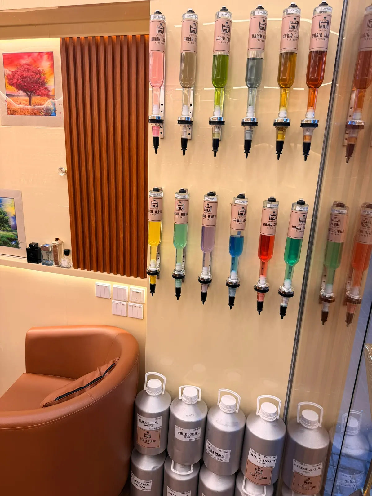 Perfume oil dispenser wall